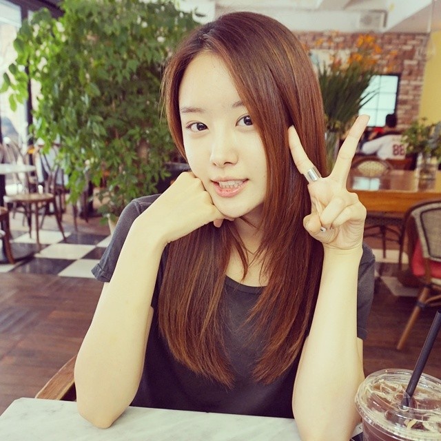 Một mẩu của nhóm Secret - Song Jieun đề cao sự quan trọng của việc uống nước. Cô thường uống tới 3-4 lít nước mỗi ngày, nữ ca sĩ từng có một thời gian uống ít nước và đã nhận thấy sự khác biệt rõ rệt.