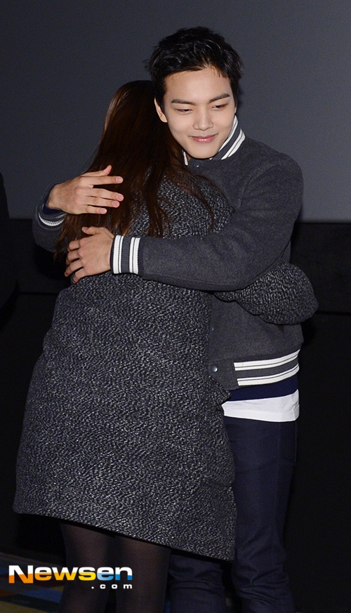 Yeo Jin Goo thân thiện giao lưu với khán giả. Mỹ nam tuổi teen khởi nghiệp là diễn viên nhí từ giữa thập niên 2000, cùng thời với Yoo Seung Ho, Kim Yoo Jung, …. Ở tuổi 17, Yeo Jin Goo có trong tay nhiều tác phẩm truyền hình và điện ảnh cũng như các giải thưởng danh giá trong đó có giải Rồng Xanh 2013. 