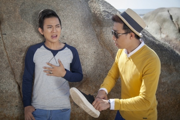 Từng đóng phim truyền hình, Tết năm nay Hoài Lâm có bộ phim điện ảnh đầu tay – Quý tử bất đắc dĩ. Đặc biệt, đây cũng là lần đầu tiên nam ca sĩ trẻ hợp tác với bố nuôi Hoài Linh – ngôi sao hút phòng vé của màn ảnh Việt. 