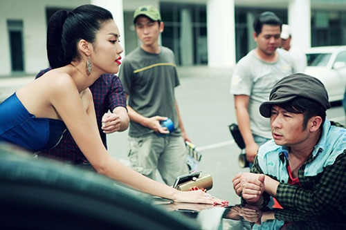 Ca si Viet o at tan cong man anh Tet Nguyen dan hinh anh