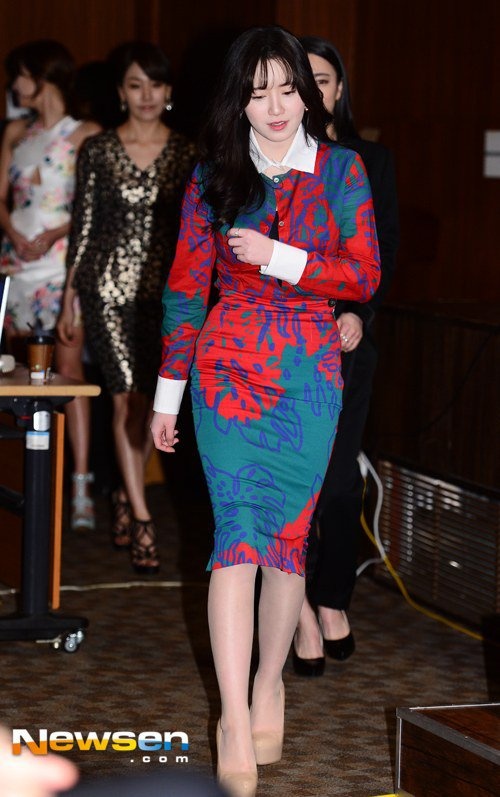 Hôm 11/2, Goo Hye Sun đến tham dự buổi ra mắt bộ phim truyền hình mới – Blood do cô đóng vai nữ chính. Nữ diễn viên xuất hiện với bộ váy liền ôm sát, bên trong cô còn mặc thêm áo đen.