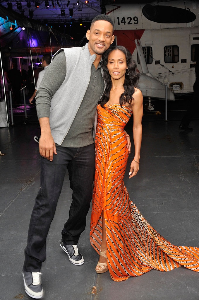 Nữ diễn viên Jada Pinkett lần đầu tiên gặp gỡ người sau này trở thành chồng cô – Will Smith khi cô mới 19 tuổi. Khi đó, Jada đến thử vai cho bộ phim The Fresh Prince of Bel-Air. Vài năm sau họ gặp lại và chính thức hẹn hò. “Sau nhiều năm quen biết nhau, chúng tôi mới có bữa tối hẹn hò và tôi nhận ra anh ấy đã trưởng thành từ một chàng trai cho đến người đàn ông có trách nhiệm. Chúng tôi bắt đầu tìm hiểu và phát triển tình bạn thành điều lãng mạn” – Jada kể lại. 