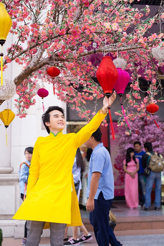 Song song đó, nam ca sĩ gốc TP HCM tiết lộ bản thân sẽ phát hành một album riêng trong thời gian tới để khán giả không quên sự nghiệp ca hát solo của mình.