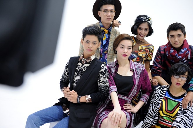 Vừa qua, họ có dịp gặp nhau khi cùng góp mặt trong cuộc thi Fashionista Vietnam do Zing.vn tổ chức ở hai vai trò khác nhau: giám khảo - thí sinh. Tính đến thời điểm hiện tại, so với các đồng nghiệp, Hồ Ngọc Hà là ca sĩ có nhiều bản sao nhất.