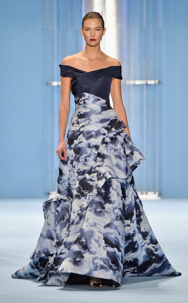 Chân dài 22 tuổi trong Mercedes-Benz Fashion Week vừa qua ở New York.