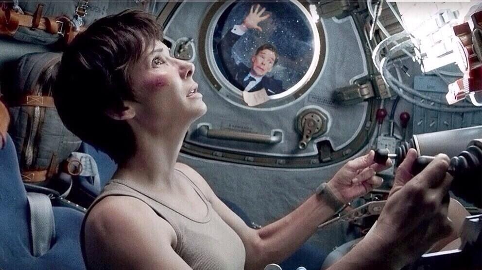 Hành động ngộ nghĩnh cùng nét mặt biểu cảm của “Sherlock” sau đó xuất hiện thêm trong những bức hình khác mà cư dân mạng chế ra. 