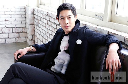 Kim Hyun Joong hẹn hò bí mật suốt 3 năm qua.