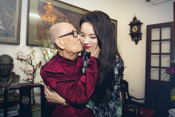 Sao Viet gap chuyen kem vui trong Tet Nguyen dan hinh anh