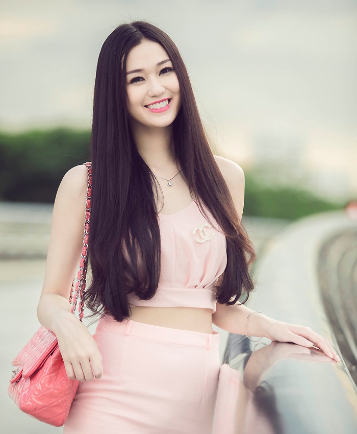 Khánh My bị giật túi xách hiệu, hành hung trên phố: Trưa 8/2, nữ diễn viên Mỹ nhân Sài thành bị giật túi xách khi đang đứng đợi anh trai đến đón trên đường Nguyễn Thái Học, TP HCM. Tên cướp vờ hỏi đường rồi đánh vào mặt cô và ra tay cướp tài sản. Sau đó, hắn lên xe mô tô đồng bọn chờ sẵn tẩu thoát. Ngoài mất phần tài sản hàng trăm triệu đồng cùng vùng mặt bị ảnh hưởng, Khánh My còn bầm dập tay chân do té ngã.