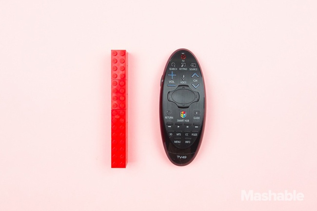 Bằng một chiếc điều khiển cỡ nhỏ