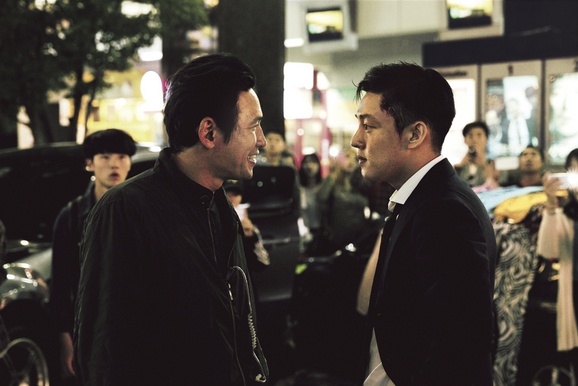 Yoo Ah In trong phim Veteran.