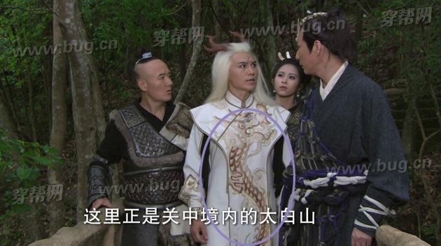 Ngoảnh mặt lại, nhân vật đã được chuyển sang màu trắng.