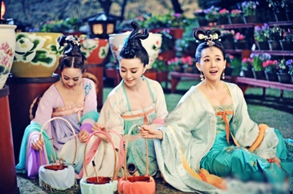 Trương Quân Ninh vai Từ Huệ (ngoài cùng phải) cũng muốn góp mặt trong phần 2