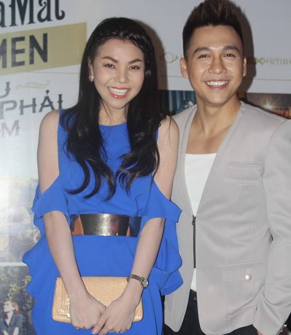 Tiến Dũng được biết đến qua mối tình ầm ĩ với nữ ca sĩ Hải Băng nhưng trước đó, anh là mối tình đầu của người đẹp Trà Ngọc Hằng. Người đẹp thừa nhận cô yêu thành viên nhóm The Men khi còn nhỏ và sau 4 năm hẹn hò thì chia tay. 