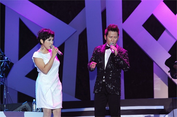  Mẹ kế của Bằng Kiều từng kể lại, vì tính nghệ sỹ, sống bản năng và nhạy cảm là nguyên nhân nam ca sĩ và diva tóc ngắn tan vỡ. Mặc dù đường ai nấy đi nhưng họ vẫn gắn bó trong âm nhạc. Bản song ca nổi tiếng Trái tim không ngủ yên được Bằng Kiều và Mỹ Linh thu âm khi đã chia tay. 