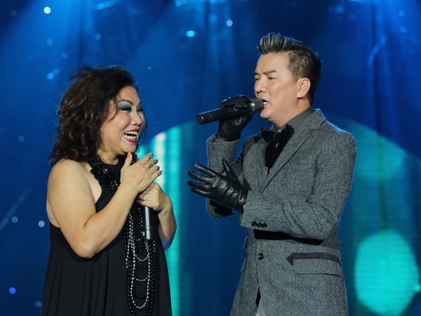 Các nghệ sĩ có mối quan hệ tốt như Phương Thanh, Uyên Linh, Quang Hà, … đều cáo bận vì lý do riêng khiến Siu Black không khỏi buồn lòng.  Người duy nhất đến ủng hộ Siu Black là ca sĩ Đàm Vĩnh Hưng. Đây được coi  là hệ quả xuất phát từ vụ bê bối nợ tiền tỷ vào năm 2013 từng gây xôn xao công chúng. 