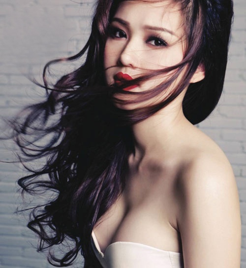 Theo những nguồn tin trong nghề tiết lộ, các nhãn hàng không còn mặn mà với hình ảnh của cô. Một công ty quảng cáo cho biết Tâm Tít không còn là lựa chọn hàng đầu cho các chiến dịch quảng bá thương hiệu. Số khác thì tiết lộ họ vẫn giữ kế hoạch hiện tại vì hợp đồng đã ký, nhưng trong tương lai có thể xem xét lại.