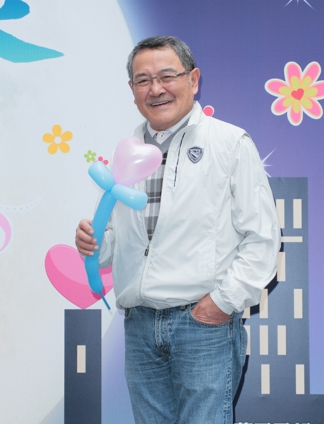 Ông rất hài lòng với cô con dâu nổi tiếng.