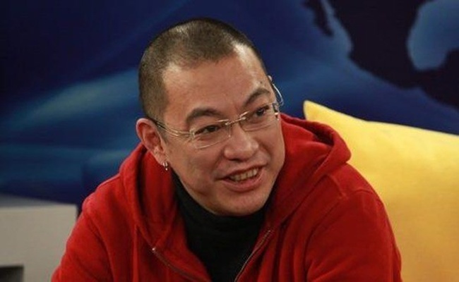 Tác giả kịch bản của nhiều bộ phim truyền hình ăn khách như Võ lâm ngoại truyện, Long môn tiêu cục, Đại tiếu giang hồ… đã bị bắt vào đêm 26/4/2014 ngay sau khi vừa 