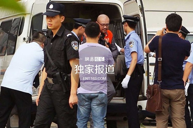 Lý Đại Mạt đã bị bắt ngày 16/4/2014 vì hành vi sử dụng ma túy. Viện kiểm soát quận Triều Dương, Bắc Kinh cho biết nam ca sĩ này dính vào ma túy từ năm 2012, bị bắt 1 lần và vẫn tái phạm. Lý Đai Mạt bị án 9 tháng tù giam.