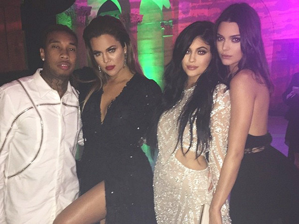 Em gai Kim Kardashian danh tinh cam cho rapper goc Viet hinh anh