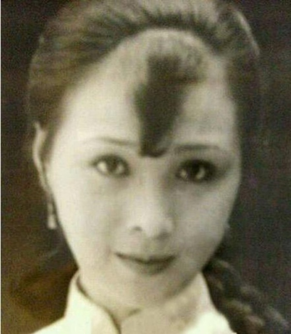 Bà ngoại Lưu Diệc Phi đẹp như hoa.