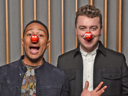 Sam Smith bat tay John Legend trong du an tu thien hinh anh