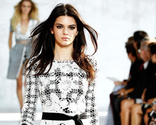 Lang mau tre va su hoan doi tren san catwalk hinh anh