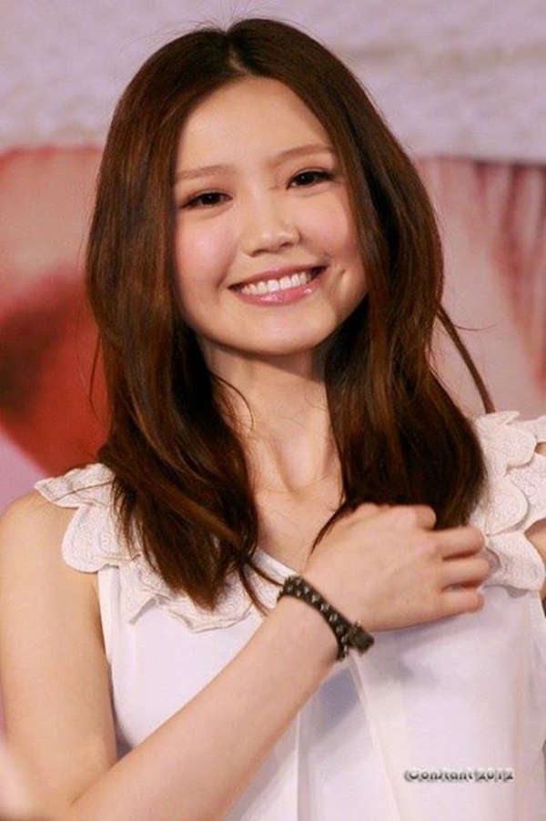 Ngô Nhược Hy bị quấy rối bằng tin nhắn phản cảm.