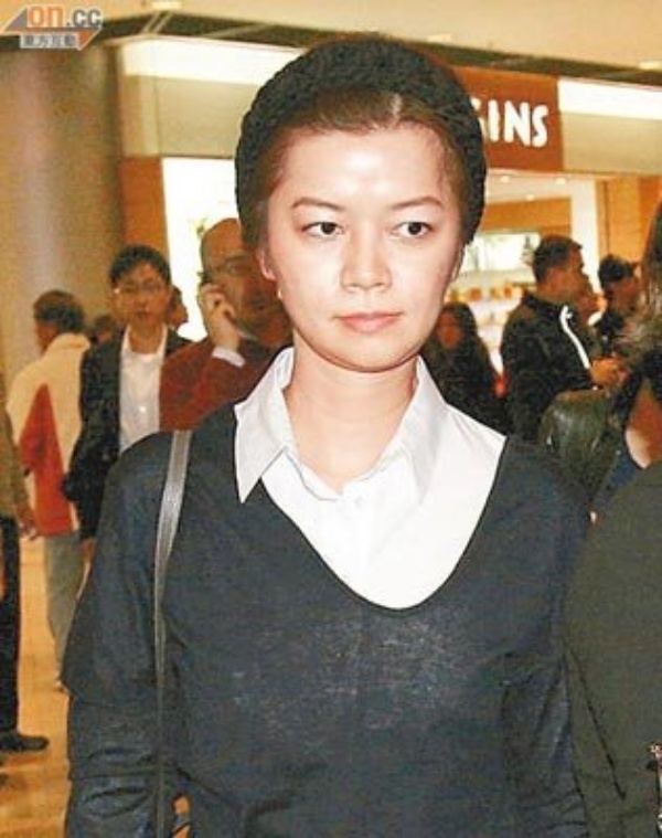 Vu Văn Phượng và Châu Tinh Trì chia tay từ tháng 3/2010 sau 13 năm yêu nhau. Sau khi chia tay, tình cũ họ Vu đã làm đơn trình lên tòa án, nêu rõ quan hệ của cô với 