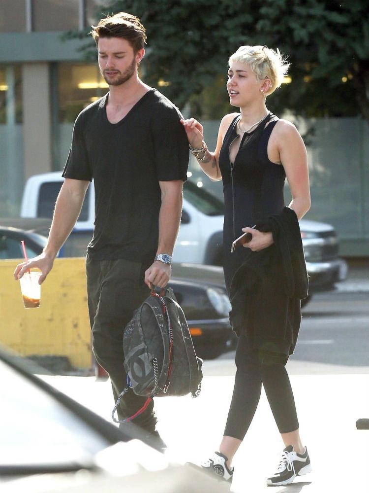 Fan Miley Cyrus gửi nhiều lời đe dọa đến chàng hot boy.