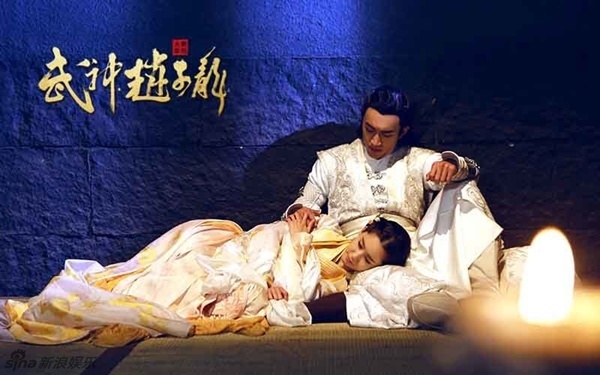 Hạ Hầu Khinh Y vốn là cô gái trẻ trung, nhí nhảnh nhưng sau này trở nên thâm trầm hơn. Một cảnh tình cảm nữa giữa Yoona và Lâm Canh Tân.
