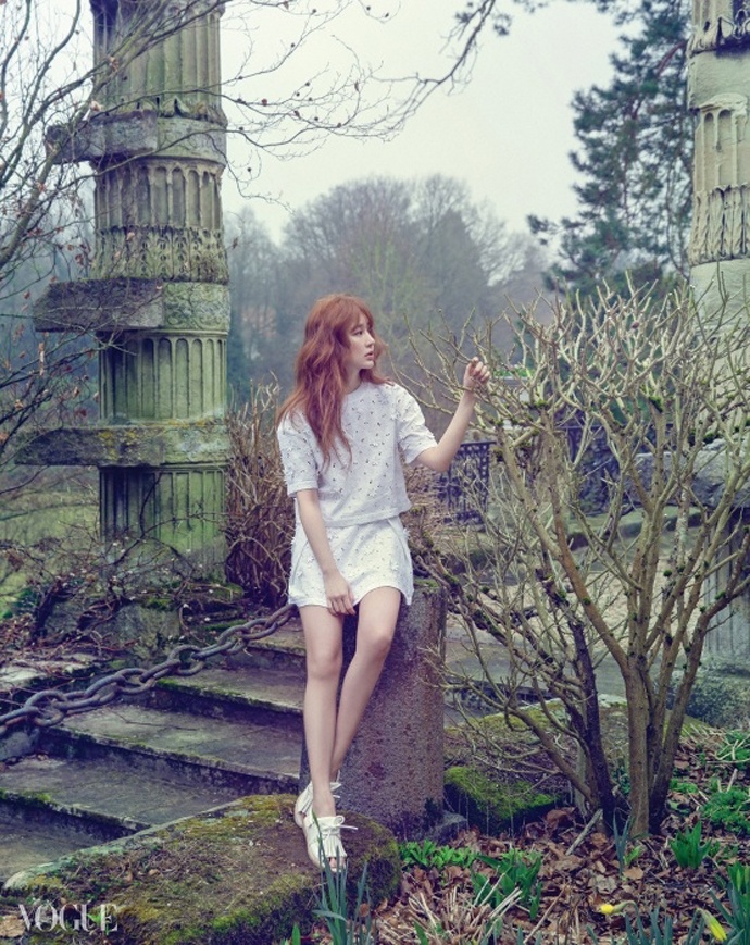 Ngoài đời, cân nặng của Yoon Eun Hye thường bị đem ra soi mói vì cô thuộc tạng người dễ tăng cân. Gần đây nhất, nữ diễn viên bị bắt gặp ở sân bay với diện mạo trẻ trung, thon thả.