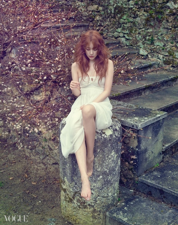 Gần đây, “thái tử phi” có bộ phim điện ảnh mới Chronicle of a Blood Merchant cùng Ha Jung Woo, Ha JI Won. 