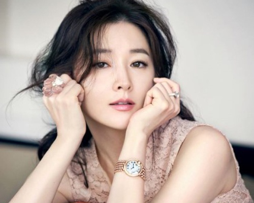 Lee Young Ae tai xuat sau 11 nam vang bong hinh anh