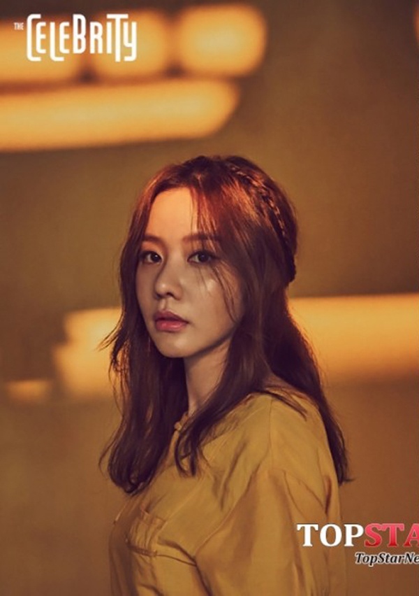 Tạp chí The Celebrity của Hàn Quốc số tháng 4 vừa giới thiệu bộ ảnh mới của nữ diễn viên Kim Ah Joong. “Người đẹp ngàn cân” đã đến Việt Nam để chụp hình, một trong những địa điểm được hé lộ trong bộ ảnh là phố cổ Hội An.