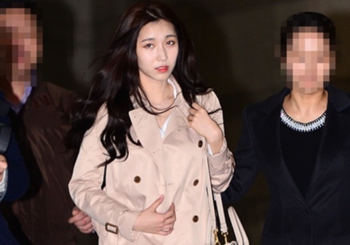 Nguoi mau tong tien Lee Byung Hun bi cam dien 2 nam hinh anh