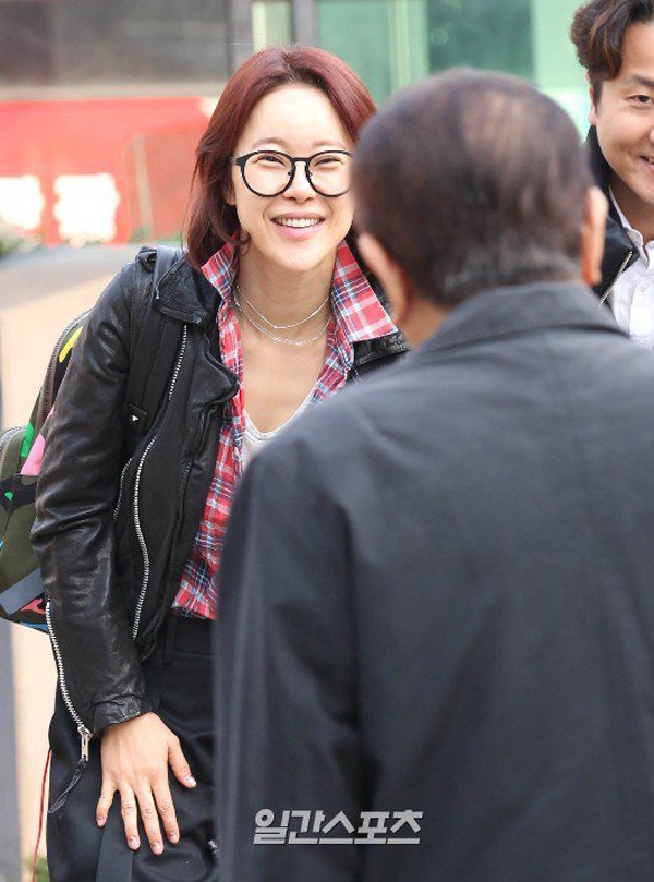 Ở tuổi 39 tuổi, diva ballad vẫn chưa lên chức mẹ dù đã kết hôn được 2 năm. Năm 2013, Baek Ji Young mang thai nhưng không mai bị sảy. Ông xã của Baek Ji Young là nam diễn viên Jung Suk Won kém cô 9 tuổi. 