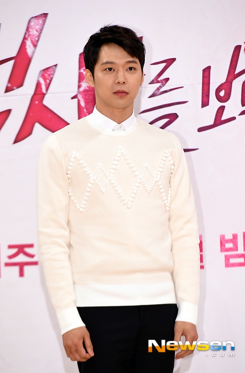 Park Yoochun trong buổi họp báo giới thiệu phim mới hôm 30/3.