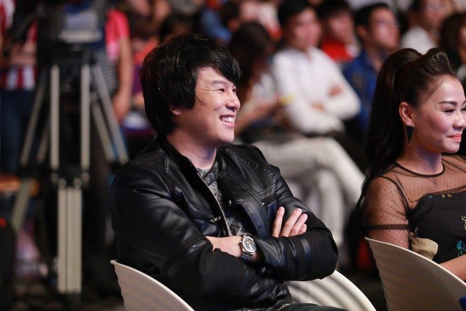 Trong tập 1, sau khi lên sân khấu biểu diễn bản hit Đường về xa xôi, cựu HLV The Voice Kids phiên bản Việt năm 2013 có cơ hội nói về nữ ca sĩ Thu Minh. Anh cho biết, bản thân rất tôn trọng cũng như yêu thương giọng ca Bay vì cô luôn sống thật với chính mình.