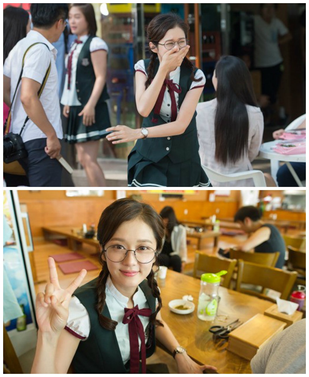 Nhờ vẻ ngoài đáng yêu, lần mặc đồng phục ở tuổi 33 của nữ diễn viên không khác biệt nhiều so với những bộ phim trước đó.  