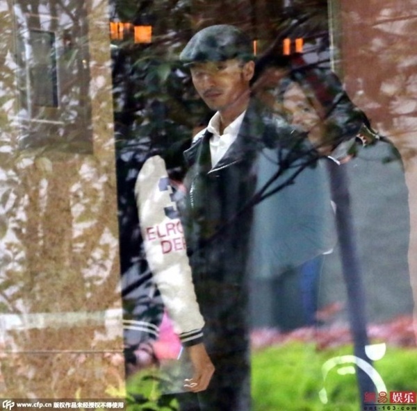 Tạ Đình Phong vội về Bắc Kinh chăm sóc người yêu.