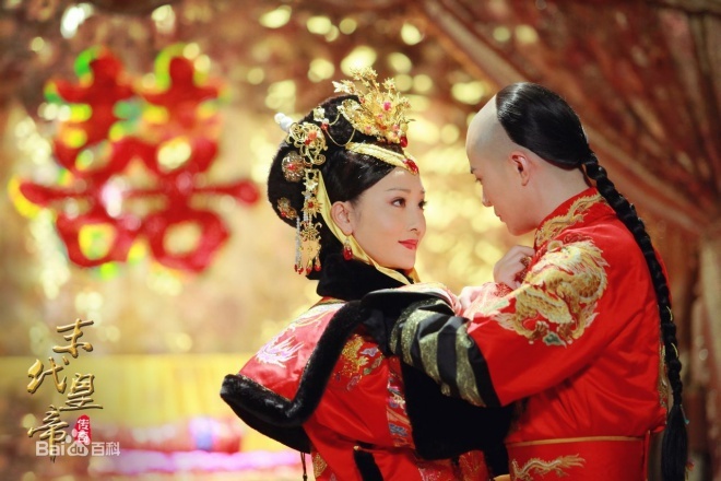 Trước thời điểm phim phát sóng, trang Sina đã đăng tải hình ảnh so sánh ảnh truyền thần của nhân vật nguyên gốc trong lịch sử và nhan sắc của các diễn viên. Một điều bất ngờ, những con người thuộc thế hệ khác nhau lại có nét tương đồng đáng ngạc nhiên. Không ít khán giả cho biết họ hài lòng về ngoại hình của dàn diễn viên trong phim.