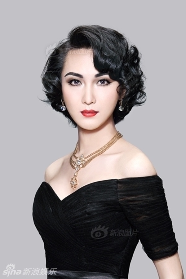 Nhờ sự tư vấn của bác sĩ, Lưu Đình chấp nhận chuyển giới càng sớm càng tốt. 