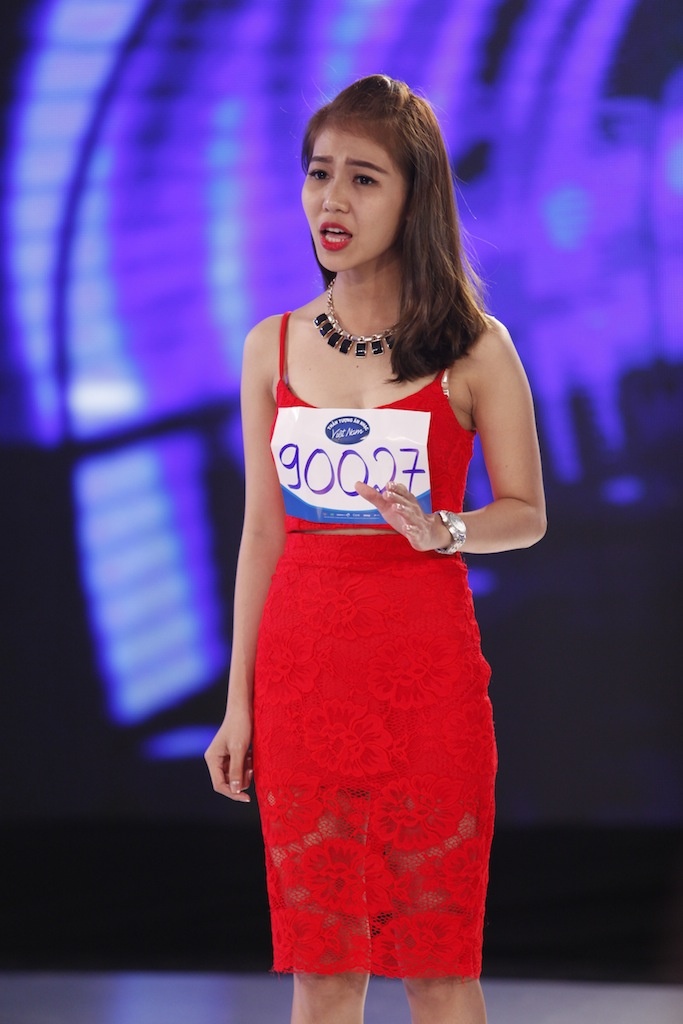 Một thí sinh nổi bật khác trong tập 2 được đơn vị sản xuất chương trình hé lộ là Thu Hạnh, cô gái từng gây sốt trên mạng internet hồi đầu năm 2015 với video clip hát trong đám cưới. Từ đấy, biệt danh “hot girl hát đám cưới” cứ thế theo cô. Hiện là cộng tác viên của Trung tâm Ca nhạc nhẹ TP HCM, Thu Hạnh thường xuyên đi hát, biểu diễn cho trung tâm. 