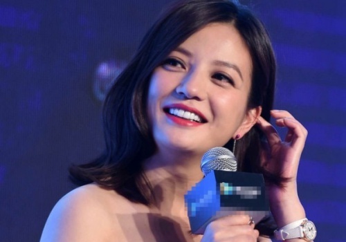 Trieu Vy buc minh khi duoc hoi ve tai san hinh anh