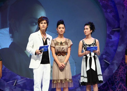 Thanh Thảo - Nguyên Vũ trong vai trò MC Vietnam Idol 2007.