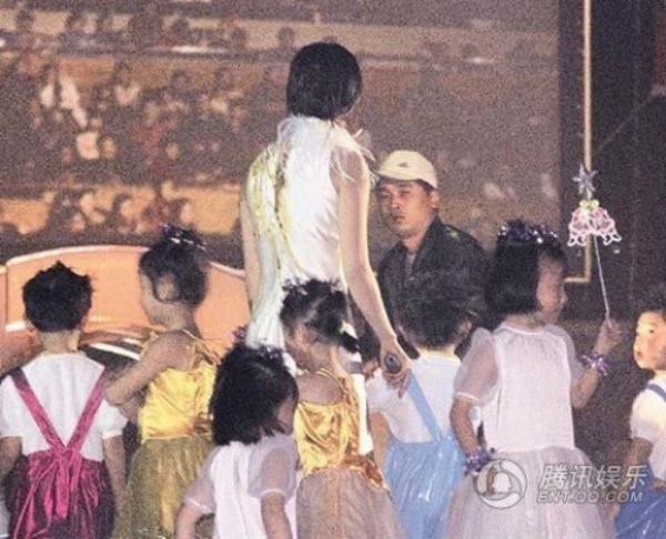 Triệu Vy từng bị tấn công.