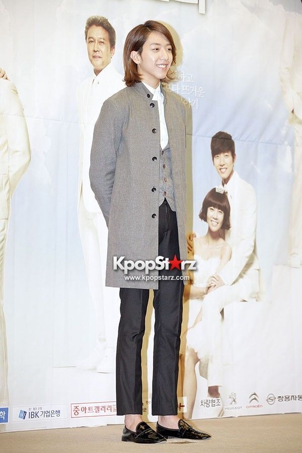 Là thành viên cao nhất của CNBLUE nhưng Jungshin cũng khiến fan lo lắng vì cân nặng quá nhỏ bé so với chiều cao 1,87 m. 75- 80kg mới là mức cân nặng vừa vặn với Jungshin.