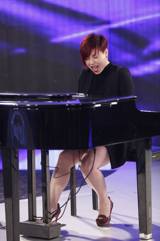 Hiện đang định cư tại Mỹ nhưng Victoria Quỳnh Trần - người từng được khán giả trong nước biết đến là ca sĩ Vân Quỳnh - quyết định tạm gác lại mọi việc để quay về quê hương tham dự mùa 6 Vietnam Idol. Trong vòng thử giọng, cô tự đệm đàn piano và trình bày bài hát If I ain’t got you nổi tiếng của danh ca Alicia Keys. Tuy hài lòng về giọng hát của Vân Quỳnh và đồng ý cho cô đi tiếp, nhưng giám khảo Thanh Bùi mong nữ ca sĩ hãy cởi mở hơn để có thể đến gần khán giả.